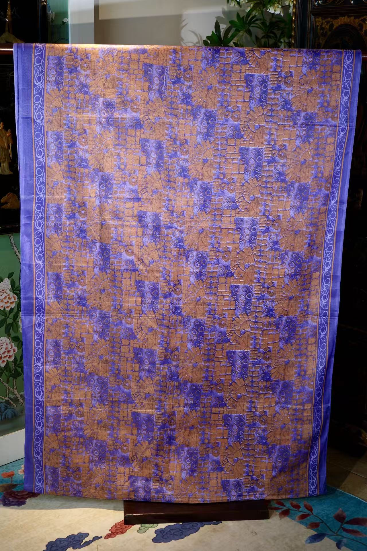布料名 - 幻夜金澜：手工扎染与流金玫瑰的梦幻华章 | Fabric Name - Golden Night Illusion: A Dreamy Suite of Hand-Died Batik and Gilded Roses