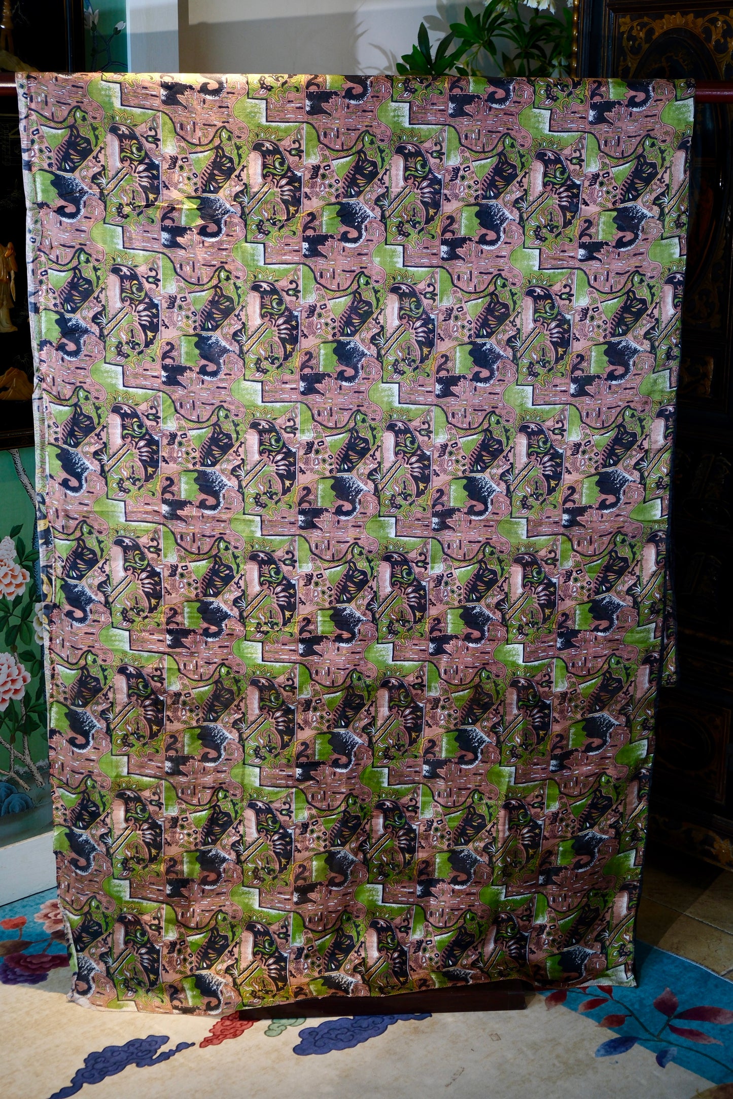布料名 -繁花似锦：东方神韵与现代几何的交织  | Fabric Name -Enveloping Splendor: The Interweaving of Oriental Allure and Modern Geometry