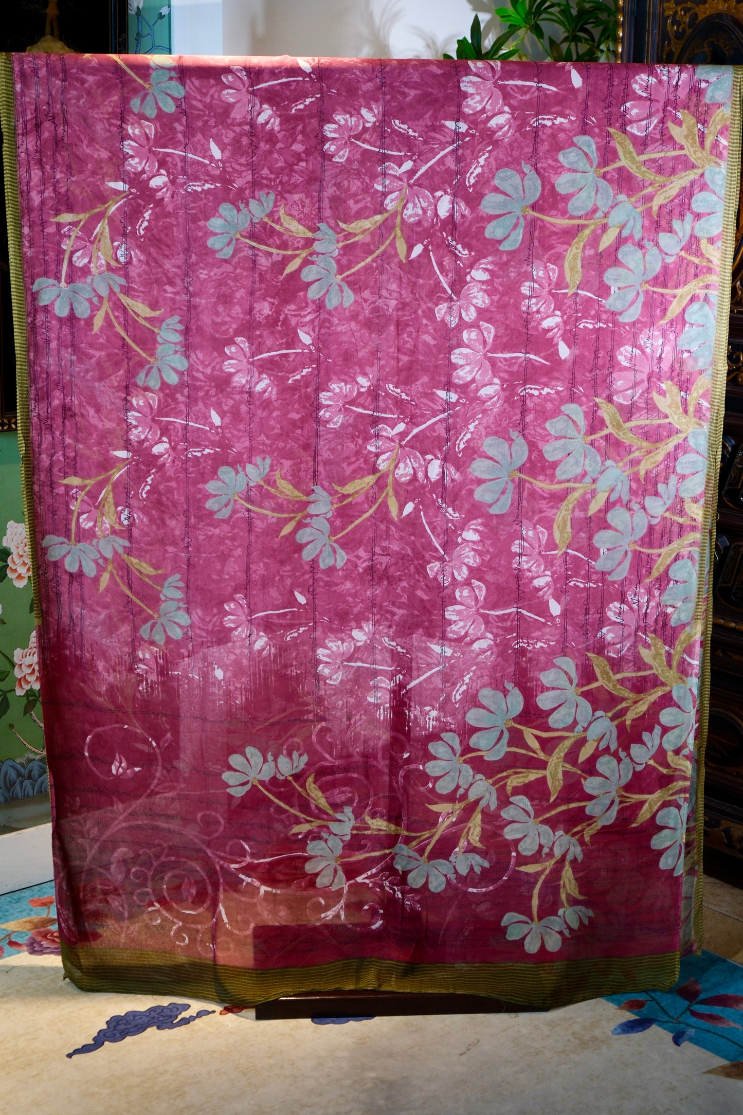 布料名 - 【绯染芳华】· 真丝艺术长卷：烟粉翠影缠枝玉兰意象面料 | Fabric Name - [Crimson Elegance] · Silk Art Scroll: Misty Rose & Verdant Magnolia Stylized Tendrils