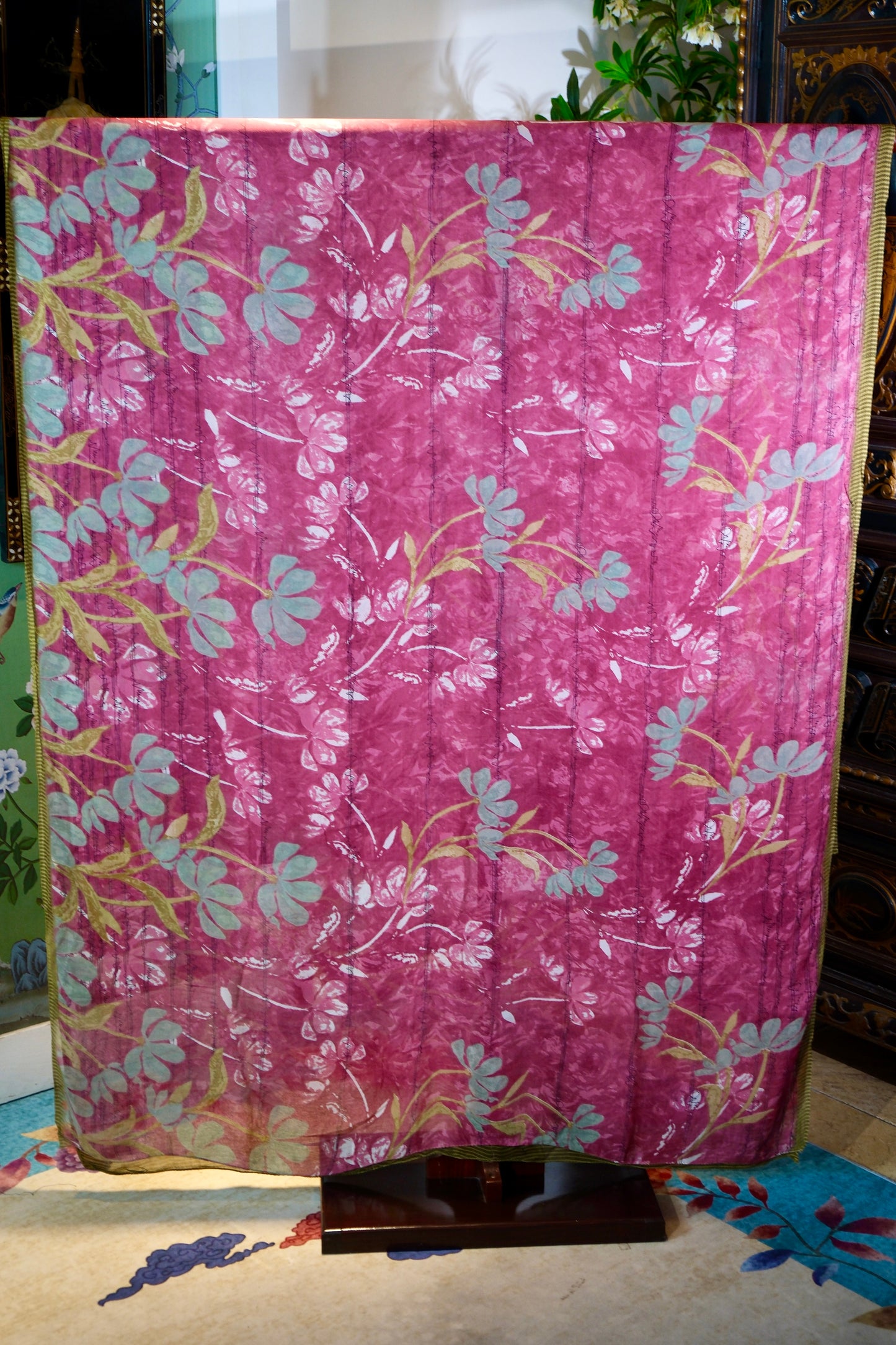 布料名 - 【绯染芳华】· 真丝艺术长卷：烟粉翠影缠枝玉兰意象面料 | Fabric Name - [Crimson Elegance] · Silk Art Scroll: Misty Rose & Verdant Magnolia Stylized Tendrils