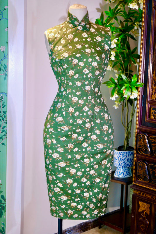 60年代 - 上世纪六十年代台湾白玫瑰碎花古董旗袍 | 1960s - 1960s Taiwan Vintage Qipao: White Roses and Floral Sprigs