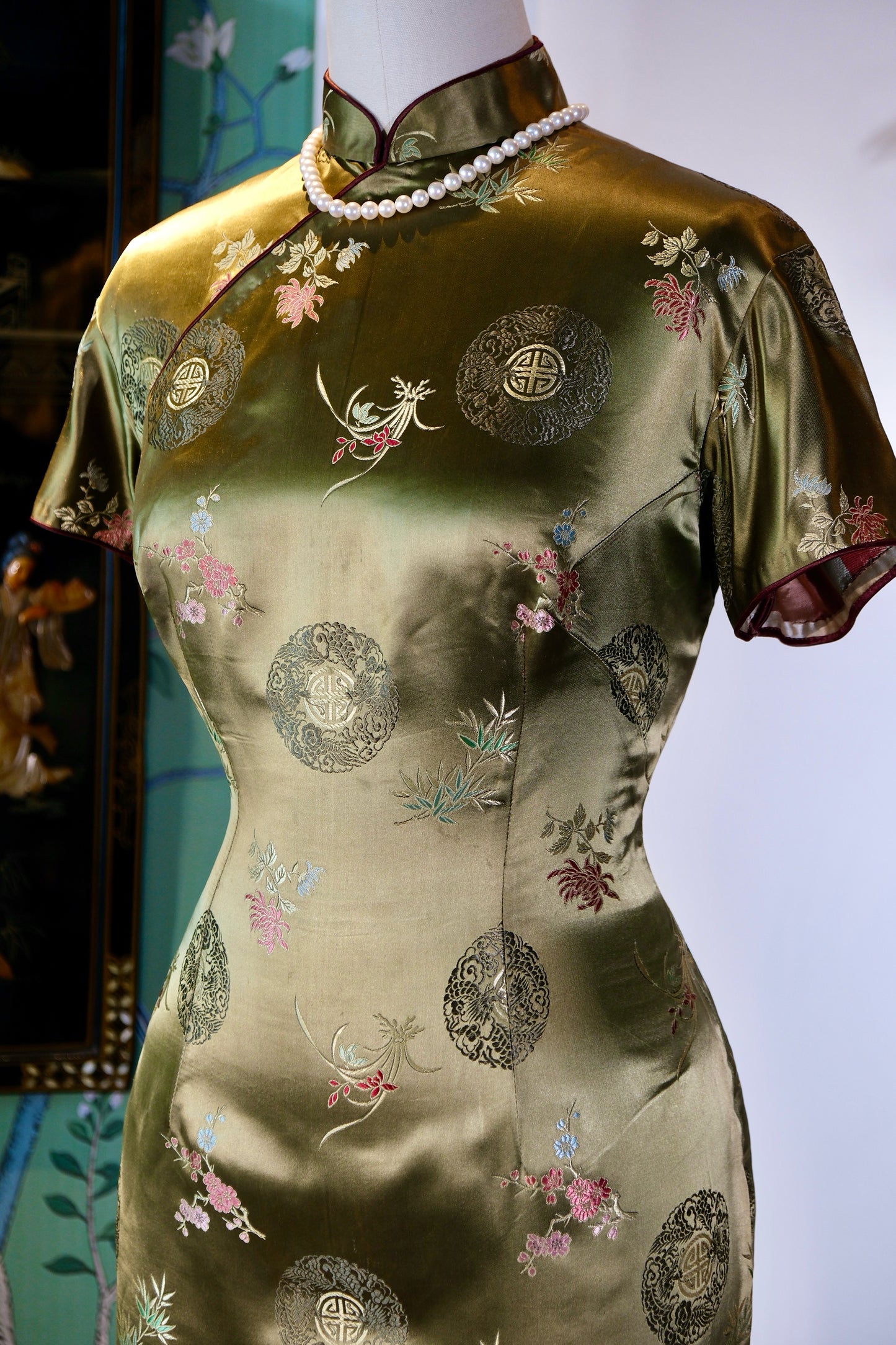 50年代 - 上世纪五十年代梅兰竹菊香港织锦缎古董旗袍 | 1950s - 1950s Hong Kong Antique Brocade Qipao: Plum, Orchid, Bamboo, and Chrysanthemum