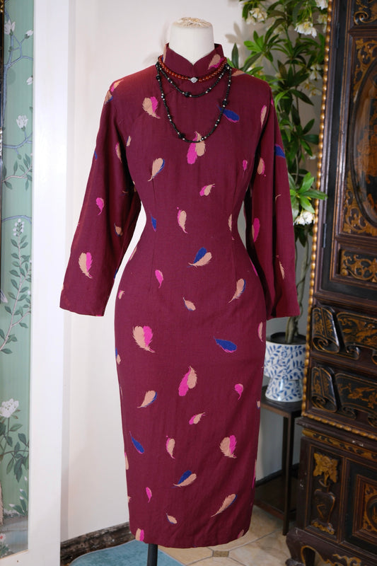 60年代 - 羽落锦袍：一件六十年代台湾羊毛旗袍的时光絮语 | 1960s - Feather-Fall Brocade: Time-Whispers of a 1960s Taiwanese Wool Qipao