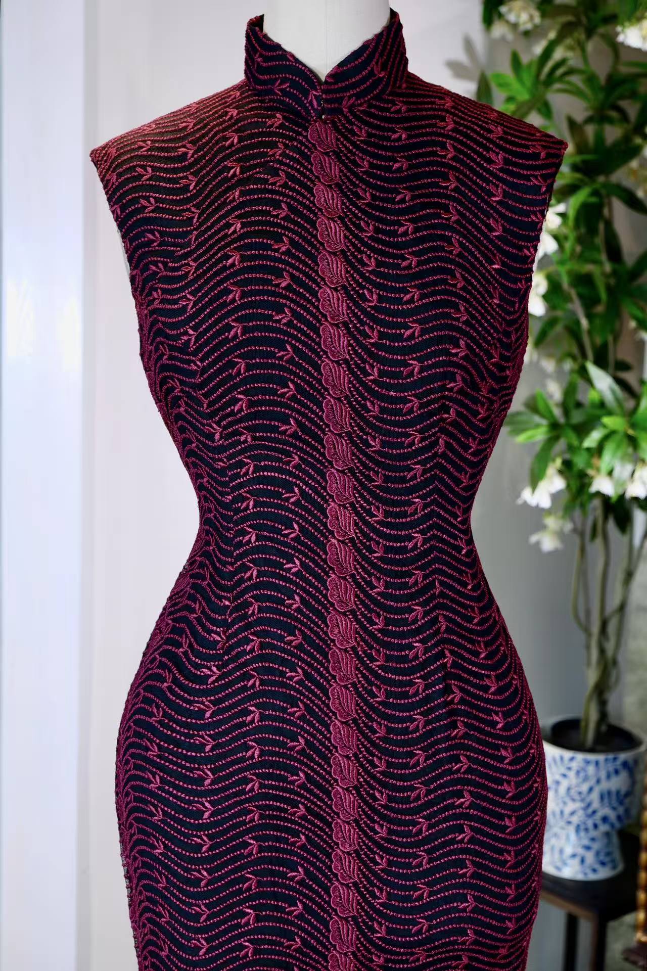 60年代 - 上世纪六十年代港产机绣蕾丝波浪纹旗袍 | 1960s - 1960s Hong Kong-Made Machine-Embroidered Lace Wave-Pattern Qipao
