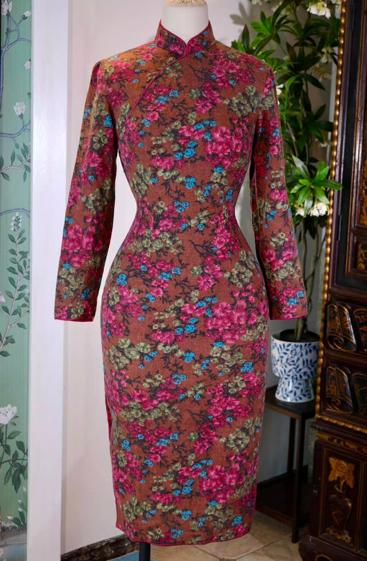 60年代 - 花影流年：六十年代港制羊绒印花旗袍 | 1960s - Flowing Years Amidst Flower Shadows: A 1960s Hong Kong-Made Cashmere Printed Qipao