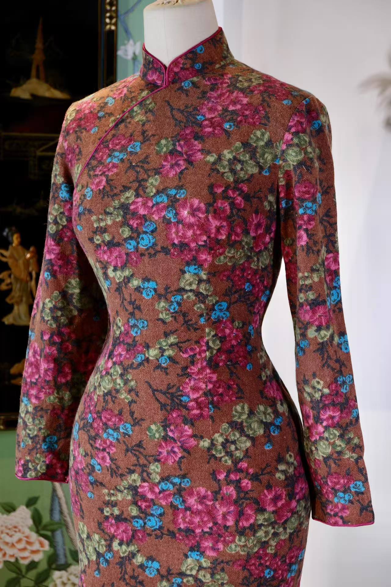60年代 - 花影流年：六十年代港制羊绒印花旗袍 | 1960s - Flowing Years Amidst Flower Shadows: A 1960s Hong Kong-Made Cashmere Printed Qipao