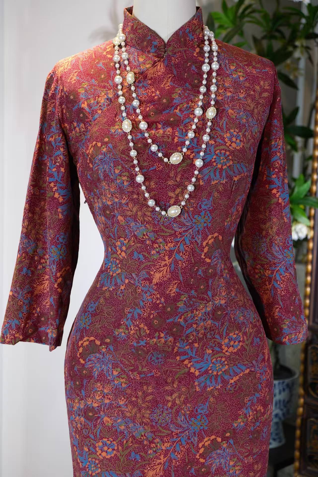 60年代 - 1960年代台湾制抽象印花古董旗袍 | 1960s - A 1960s Taiwan-Made Abstract Print Antique Qipao
