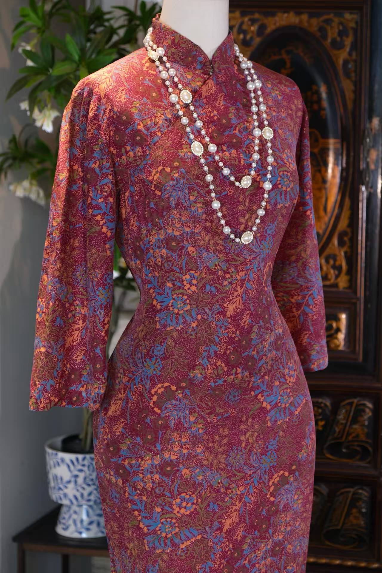 60年代 - 1960年代台湾制抽象印花古董旗袍 | 1960s - A 1960s Taiwan-Made Abstract Print Antique Qipao