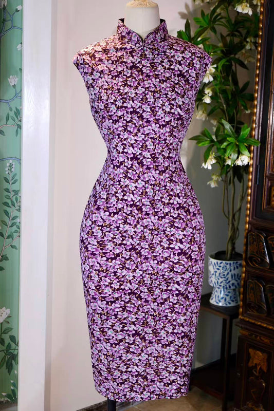 60年代 - 紫藤花影里的六十年代台湾旗袍叙事 | 1960s - Narrative of a 1960s Taiwanese Cheongsam Amidst Wisteria Shadows