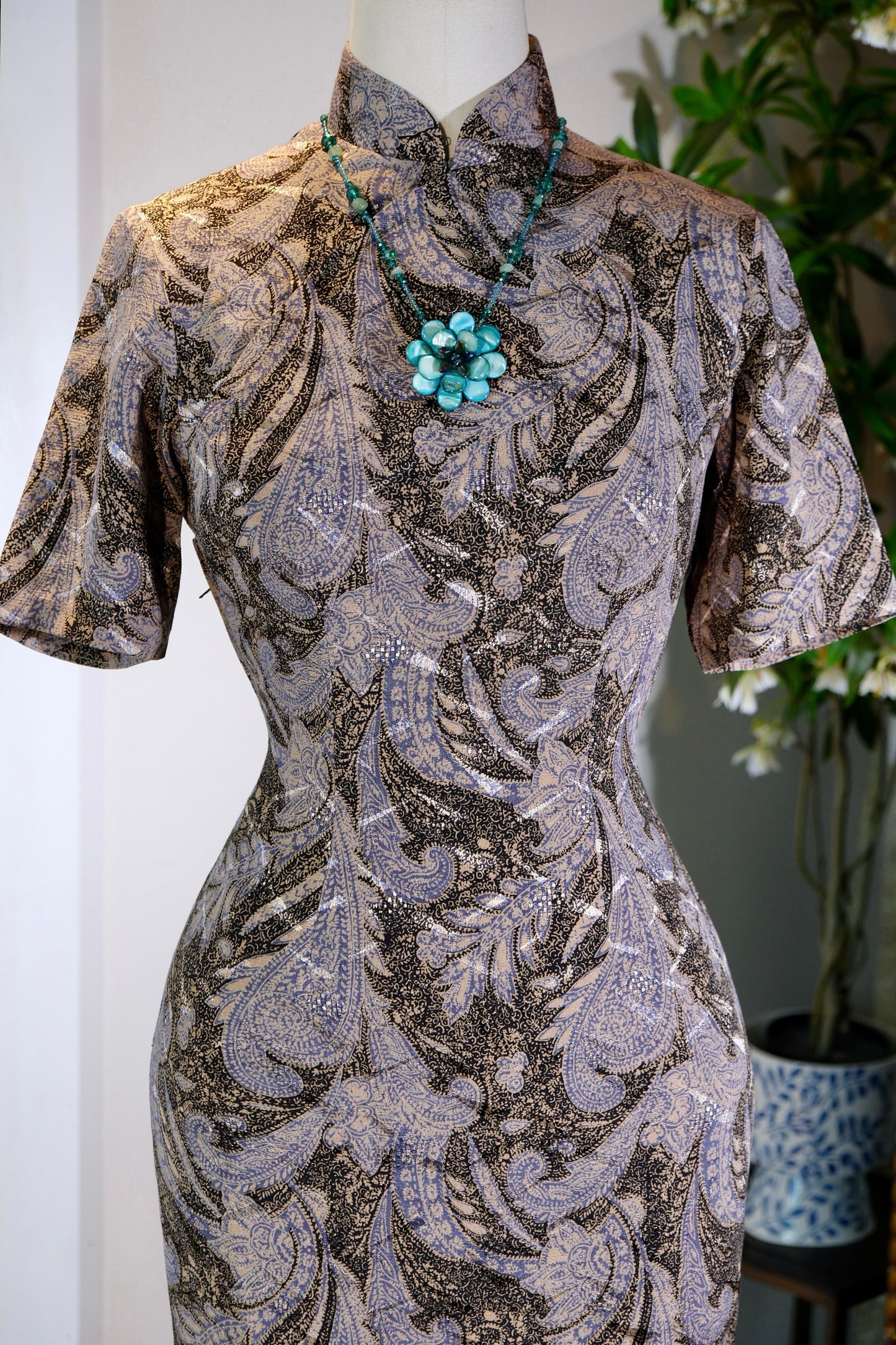 60年代 - 佩斯利提花古董旗袍——六十年代台湾织造的东方诗学 | 1960s - The Paisley Jacquard Antique Cheongsam: Eastern Poetics Woven in 1960s Taiwan