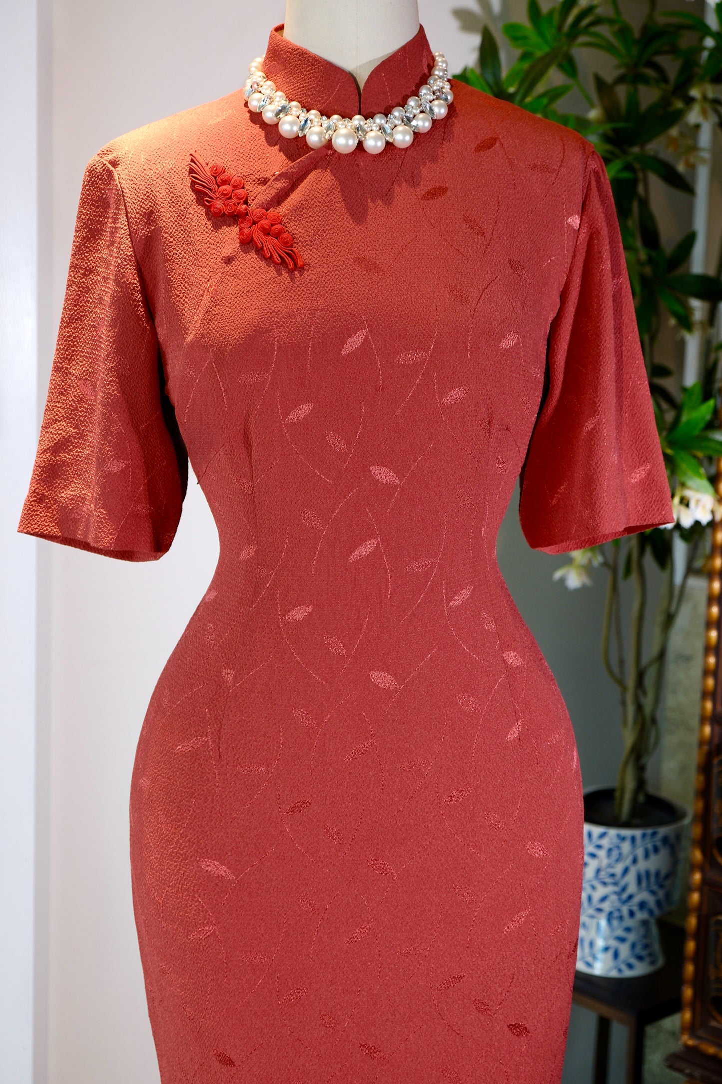 60年代 - 六十年代香港花呢古董旗袍：时光里的东方雅韵 | 1960s - 1960s Hong Kong Tweed Antique Cheongsam: Oriental Elegance Within Time