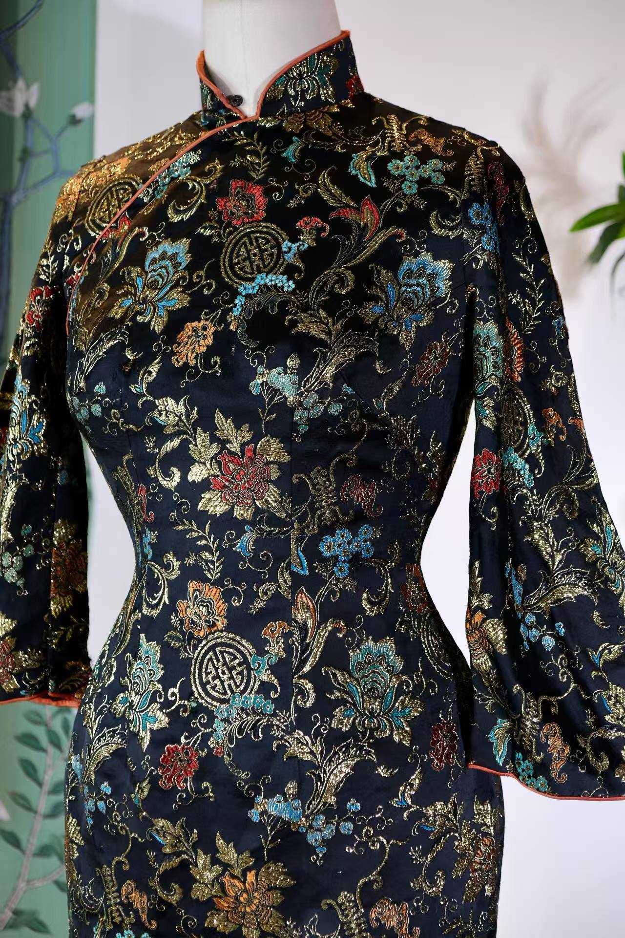 40年代 - 金缕衣：一件上海杨柳青旗袍的流金岁月 | 1940s - The Gilded Robe: The Golden Years of a "Shanghai Yangliuqing" Cheongsam