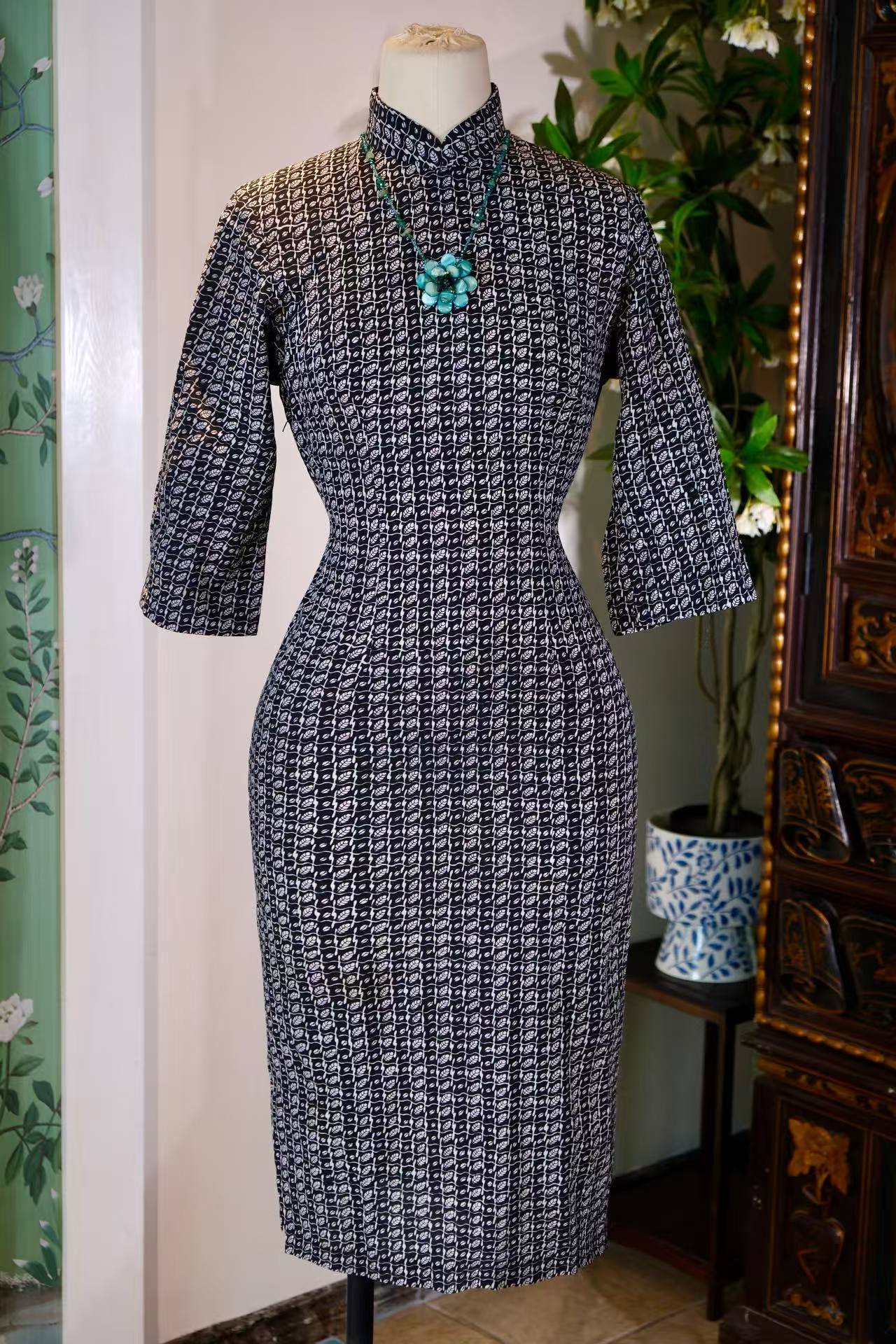 60年代 - 六十年代香港产格纹银叶古董旗袍文案 | 1960s - 1960s Hong Kong-Made Checked Silver Leaf Antique Cheongsam