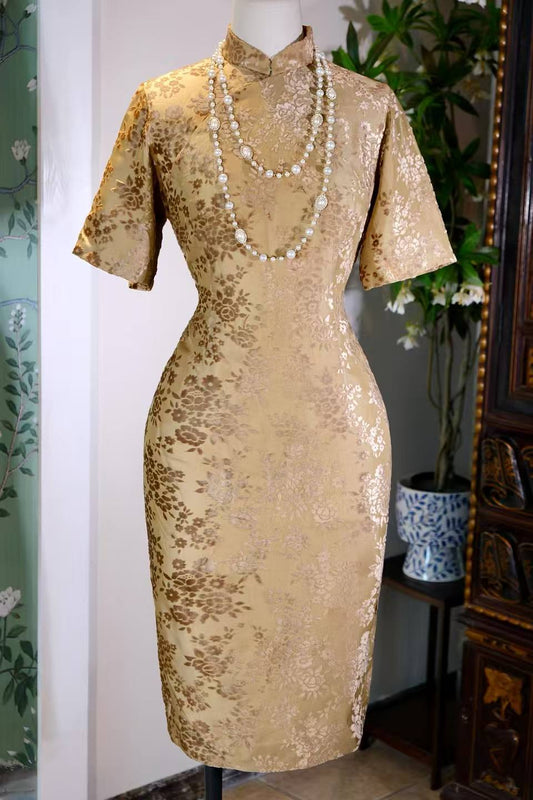 60年代 - 流金岁月：一件烧花丝绒旗袍的时光叙事 | 1960s - Gilded Years: A Temporal Narrative of a Burn-out Velvet Cheongsam