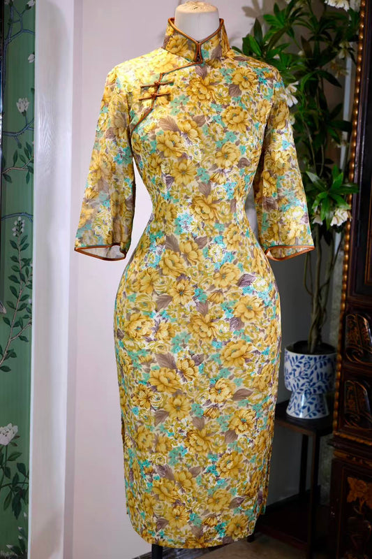 60年代 - 金粉遗韵：一件六十年代台湾古董旗袍的衣香鬓影 | 1960s - Vestiges of Golden Splendor: The Fragrance and Shadow of a 1960s Taiwanese Antique Cheongsam