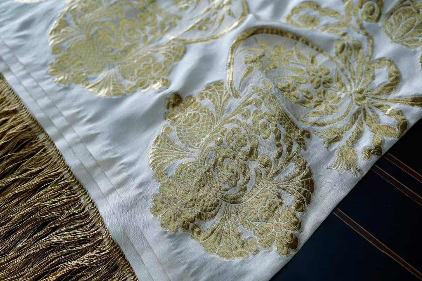 20年代 - 金缕织春·筒子领提花长马甲 | 1920s - Spring Woven in Golden Threads: A High-Neck Jacquard Long Vest (Ma-Chia)