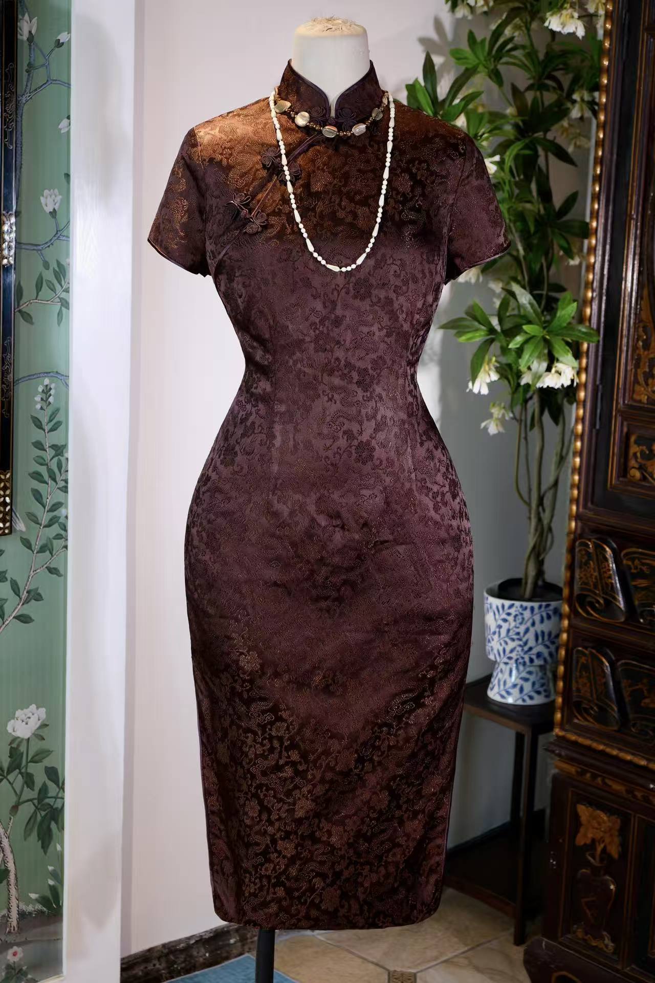 60年代 - 六十年代香港祥云龙纹提花旗袍 | 1960s - 1960s Hong Kong-Made Auspicious Cloud and Dragon Jacquard Cheongsam