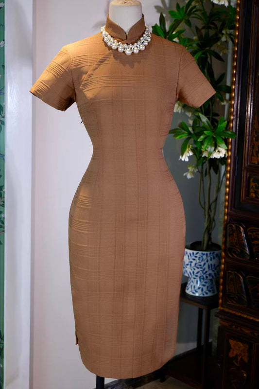 50年代 - 五十年代格纹古董旗袍：时光里的格纹诗篇 | 1950s - 1950s Checked Antique Cheongsam: A Poetic Narrative of Lines and Time