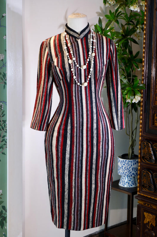 60年代 - 六十年代港产毛呢条纹旗袍：时光褶皱里的摩登诗篇 | 1960s - Striped Woolen Tweed Cheongsam of 1960s Hong Kong: A Modernist Poem in the Folds of Time