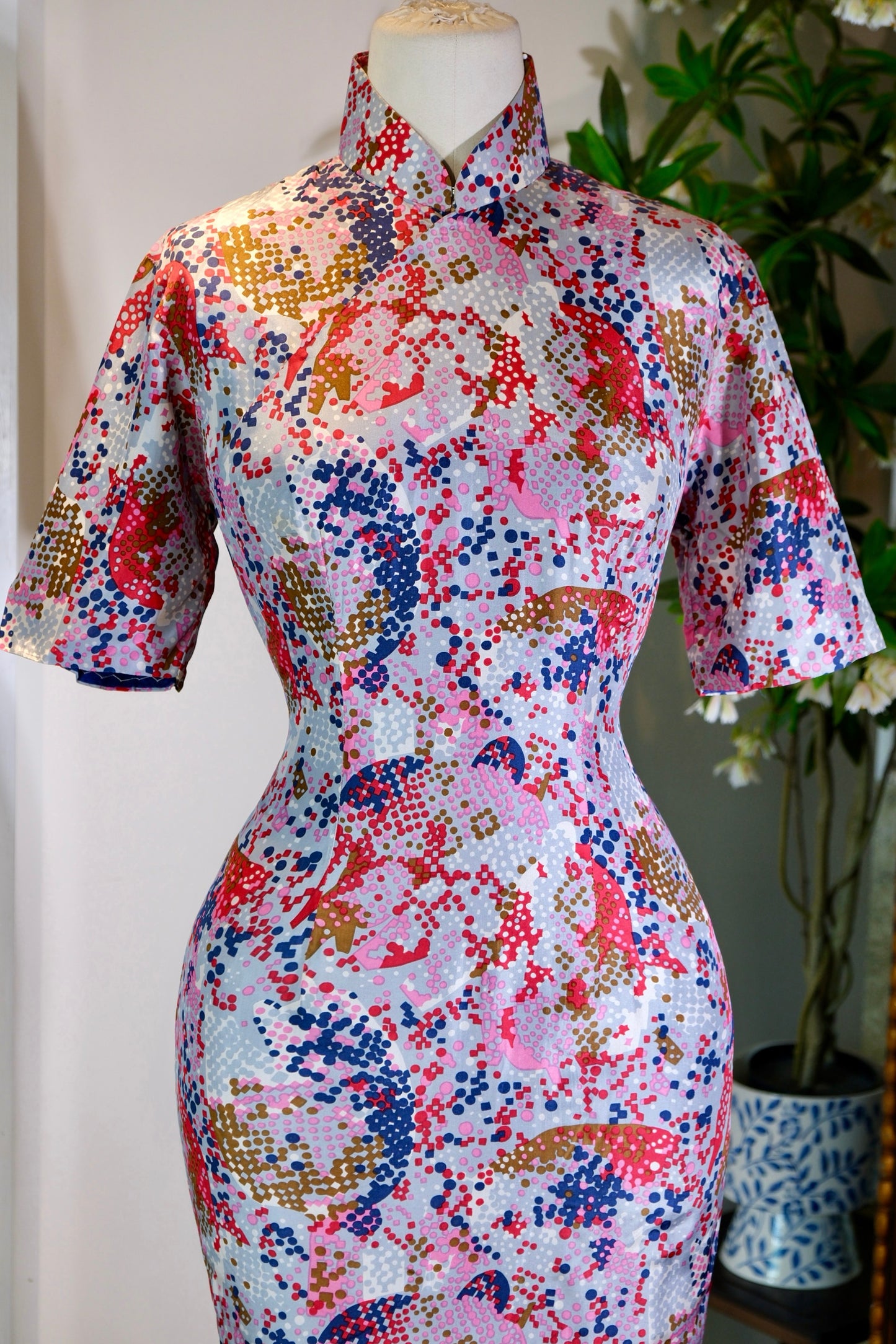 60年代 - 六十年代波普旗袍：当东方丝绸遇见西方像素 | 1960s - 1960s Pop Art Cheongsam: When Eastern Silk Meets Western Pixels