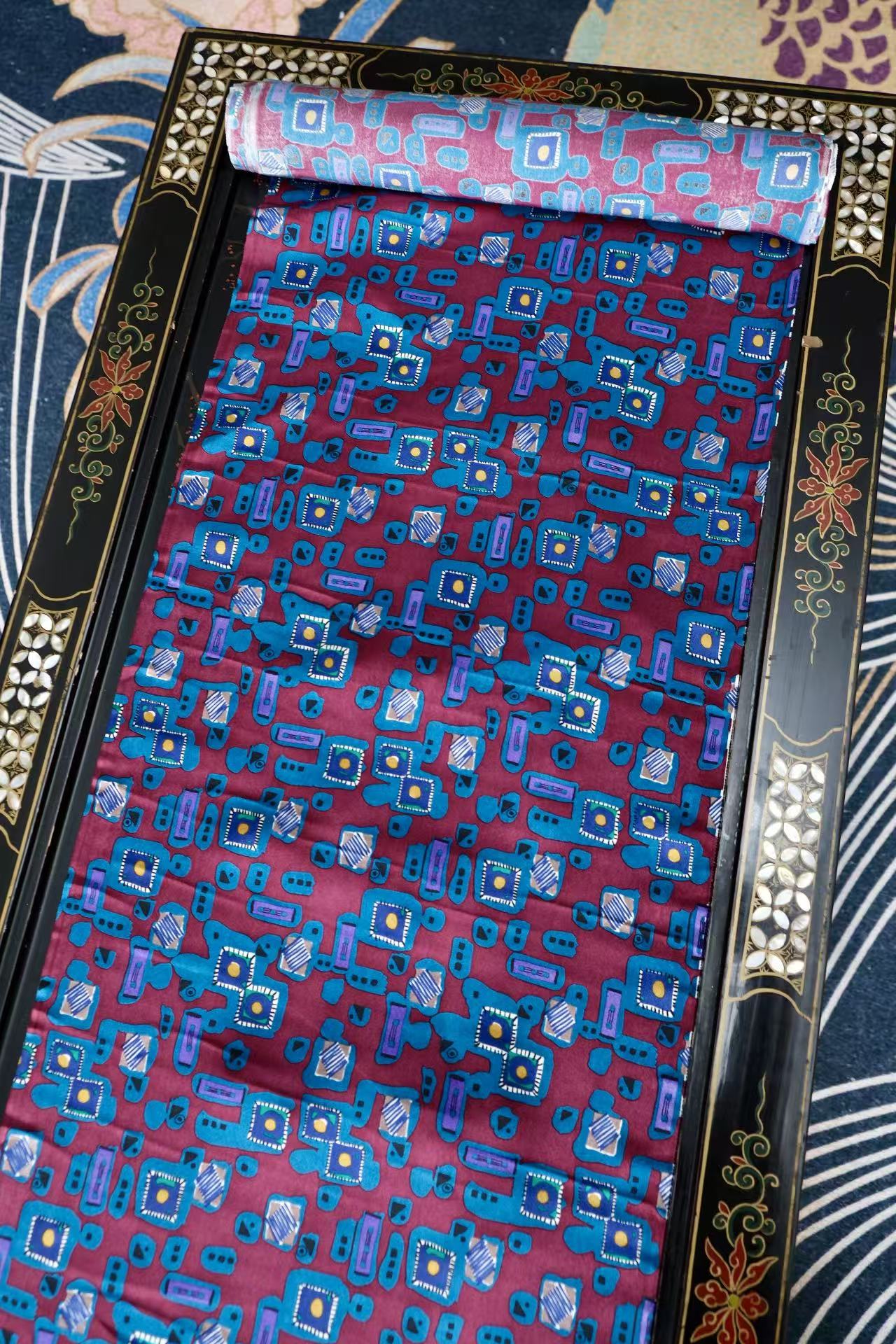 布料名 - 秩序之轴 · 复古几何构成真丝斜纹绸 | Fabric Name - Axis of Order: Retro Geometric Composition Silk Twill