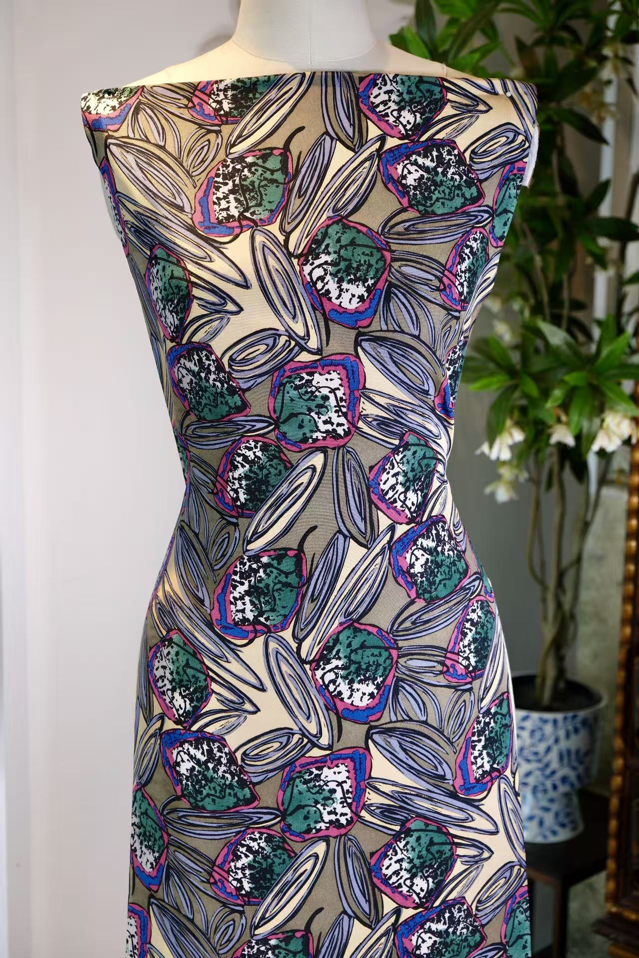 布料名 - 幻彩玛瑙 · 抽象流线艺术印花真丝绸 | Fabric Name - Prismatic Agate: Abstract Streamline Art Print Silk