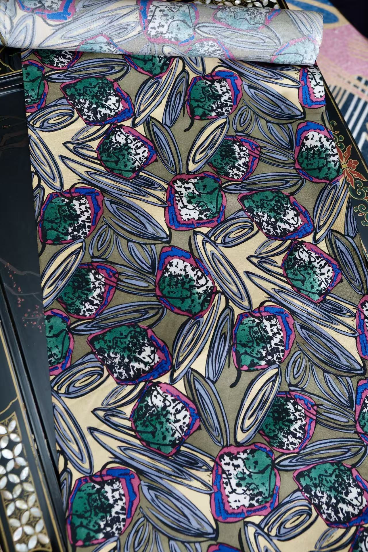 布料名 - 幻彩玛瑙 · 抽象流线艺术印花真丝绸 | Fabric Name - Prismatic Agate: Abstract Streamline Art Print Silk
