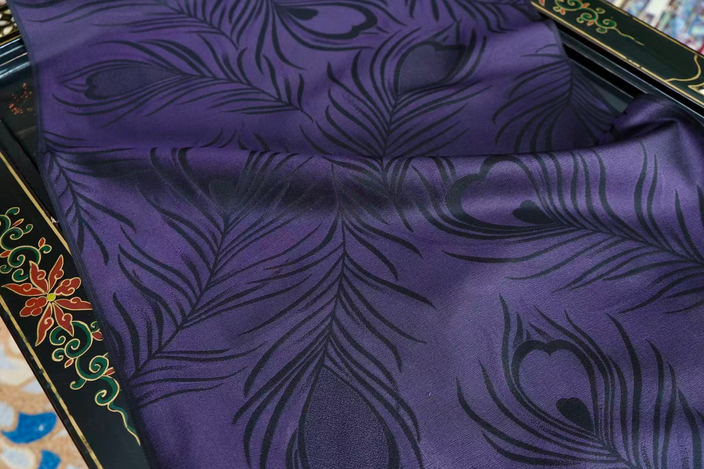 布料名 - 幽紫翎光 · 影绘孔雀羽大写意真丝斜纹绸 | Fabric Name - Shadow of the Amethyst Peacock: Grand Impressionist Plume Silk Twill