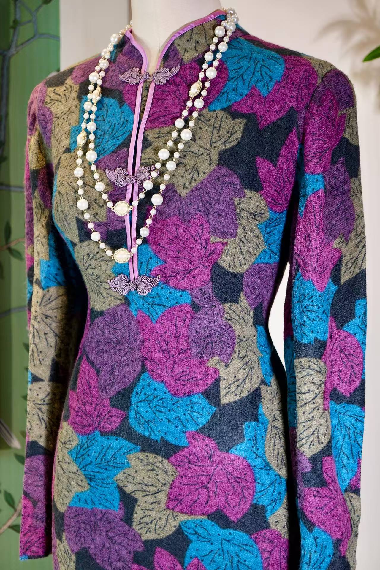 60年代 - 六十年代台湾枫叶羊绒前开襟古董旗袍 | 1960s - 1960s Taiwanese Vintage Cashmere Front-Opening Cheongsam with Maple Leaf Motif