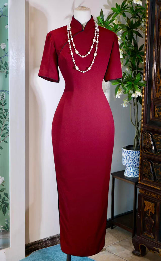 50年代 - 酒红凝脂，五十年代香港羊毛古董旗袍 | 1950s - Wine-Red Serenity: A 1950s Hong Kong Vintage Wool Cheongsam