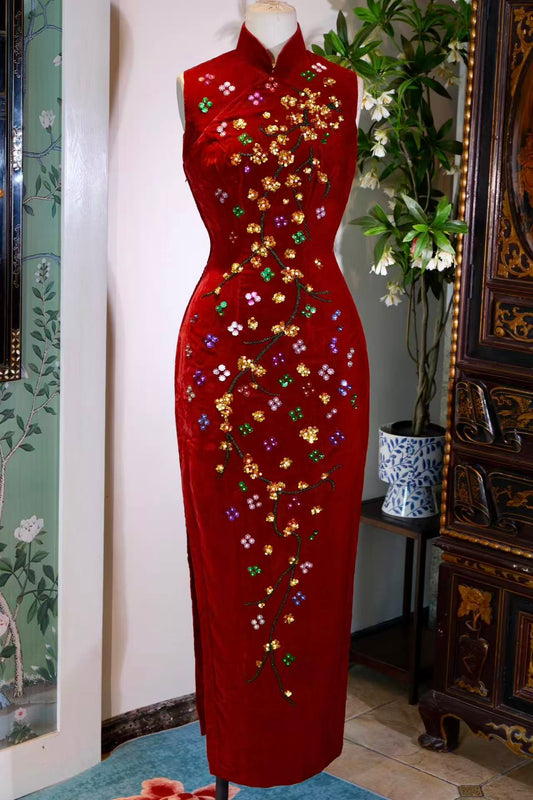 60年代 - 六十年代台湾金丝绒钉珠亮片古董旗袍 | 1960s - Crimson Velvet and Shimmering Stars: A 1960s Taiwan-Made Beaded and Sequined Vintage Cheongsam