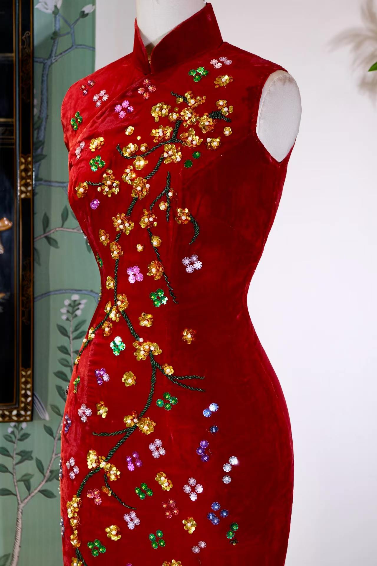 60年代 - 六十年代台湾金丝绒钉珠亮片古董旗袍 | 1960s - Crimson Velvet and Shimmering Stars: A 1960s Taiwan-Made Beaded and Sequined Vintage Cheongsam