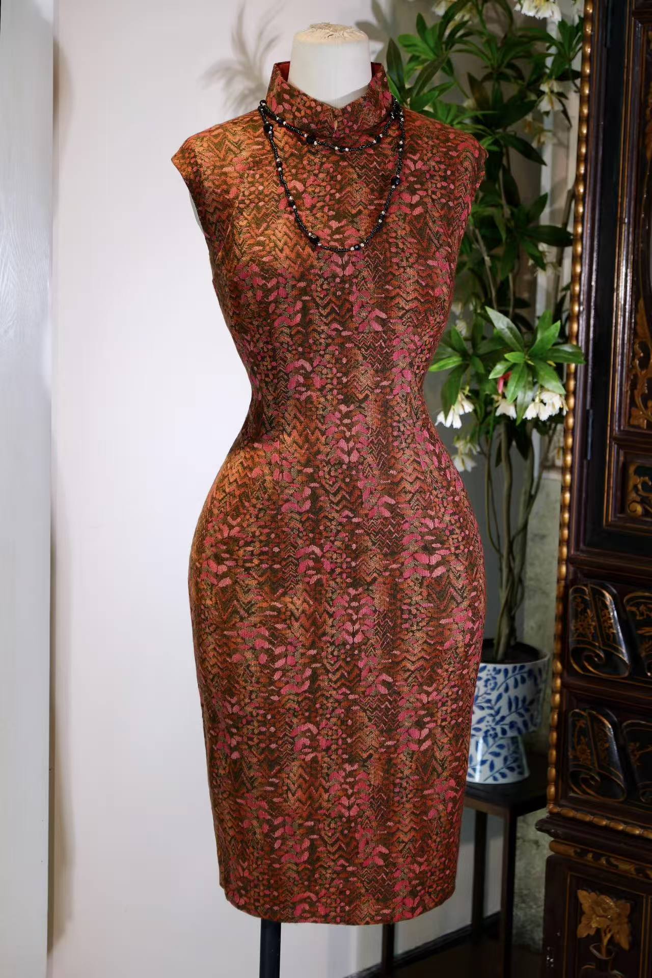 60年代 - 六十年代香港产针织羊毛古董旗袍 | 1960s - Knitted Wool and Timeless Grace: A 1960s Hong Kong-Made Vintage Cheongsam