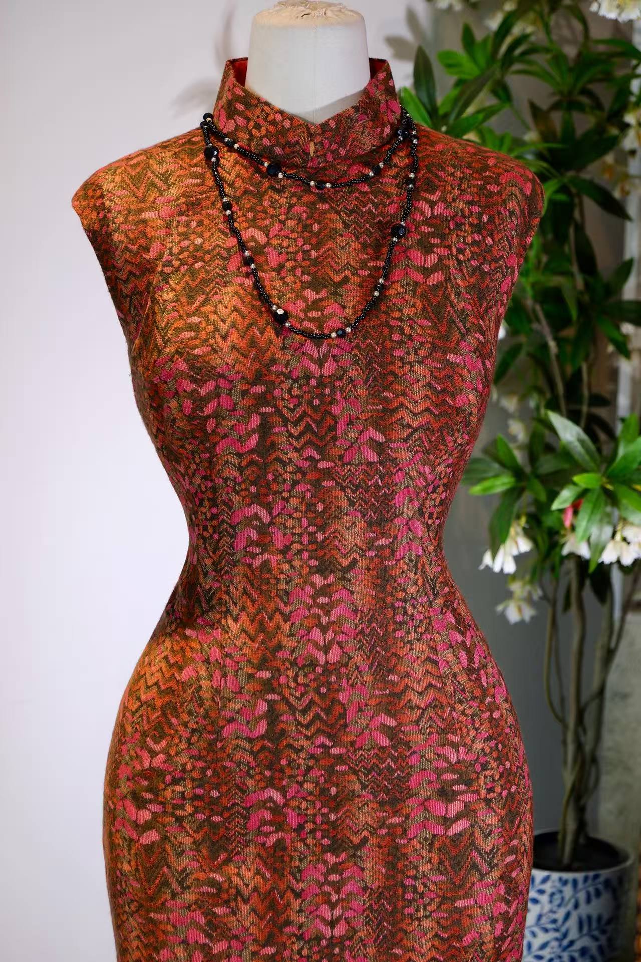 60年代 - 六十年代香港产针织羊毛古董旗袍 | 1960s - Knitted Wool and Timeless Grace: A 1960s Hong Kong-Made Vintage Cheongsam