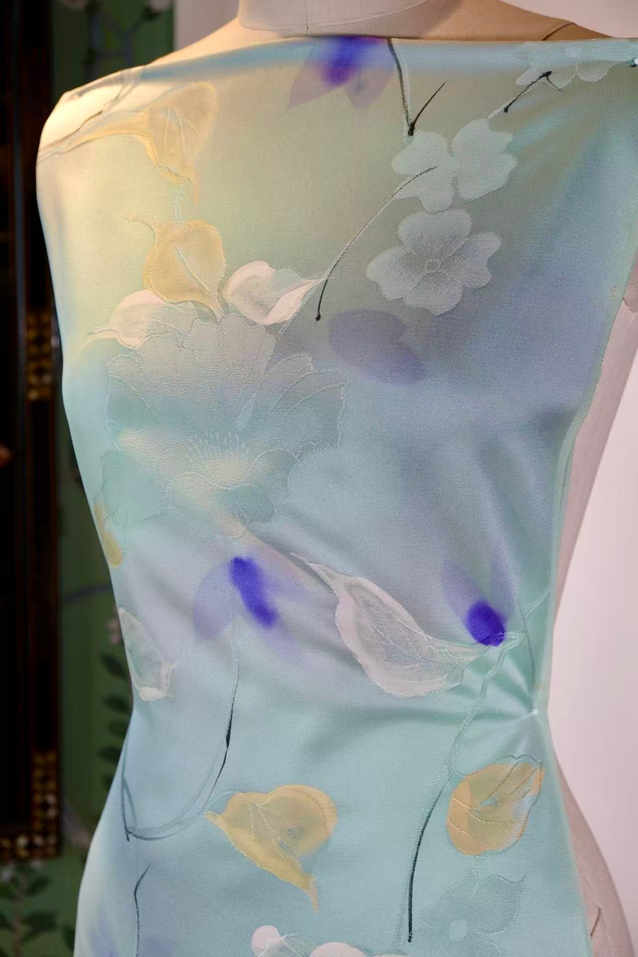 布料名 - 碧湖幽兰 · 湖水绿渐变手绘晕染艺术真丝绸 | Fabric Name - Ethereal Lake Orchid: Artisanal Hand-Painted Silk in Gradient Lake-Green