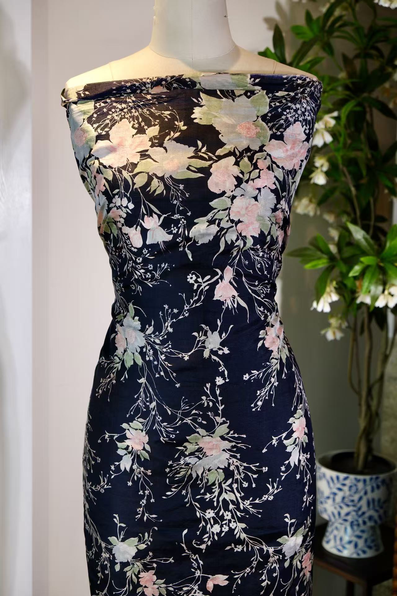 布料名 - 黛夜繁锦 · 樱粉簇拥极写意艺术印花真丝绸 | Fabric Name - Midnight Bloom: Artistic Silk with Cascading Cherry Pink Florals
