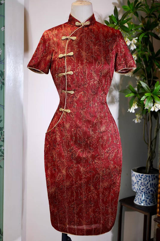60年代 - 金缕红妆：一件六十年代台湾古董旗袍的物质文化考释 | 1960s - Red Makeup and Golden Threads: A Material Culture Interpretation of a 1960s Taiwan Vintage Qipao