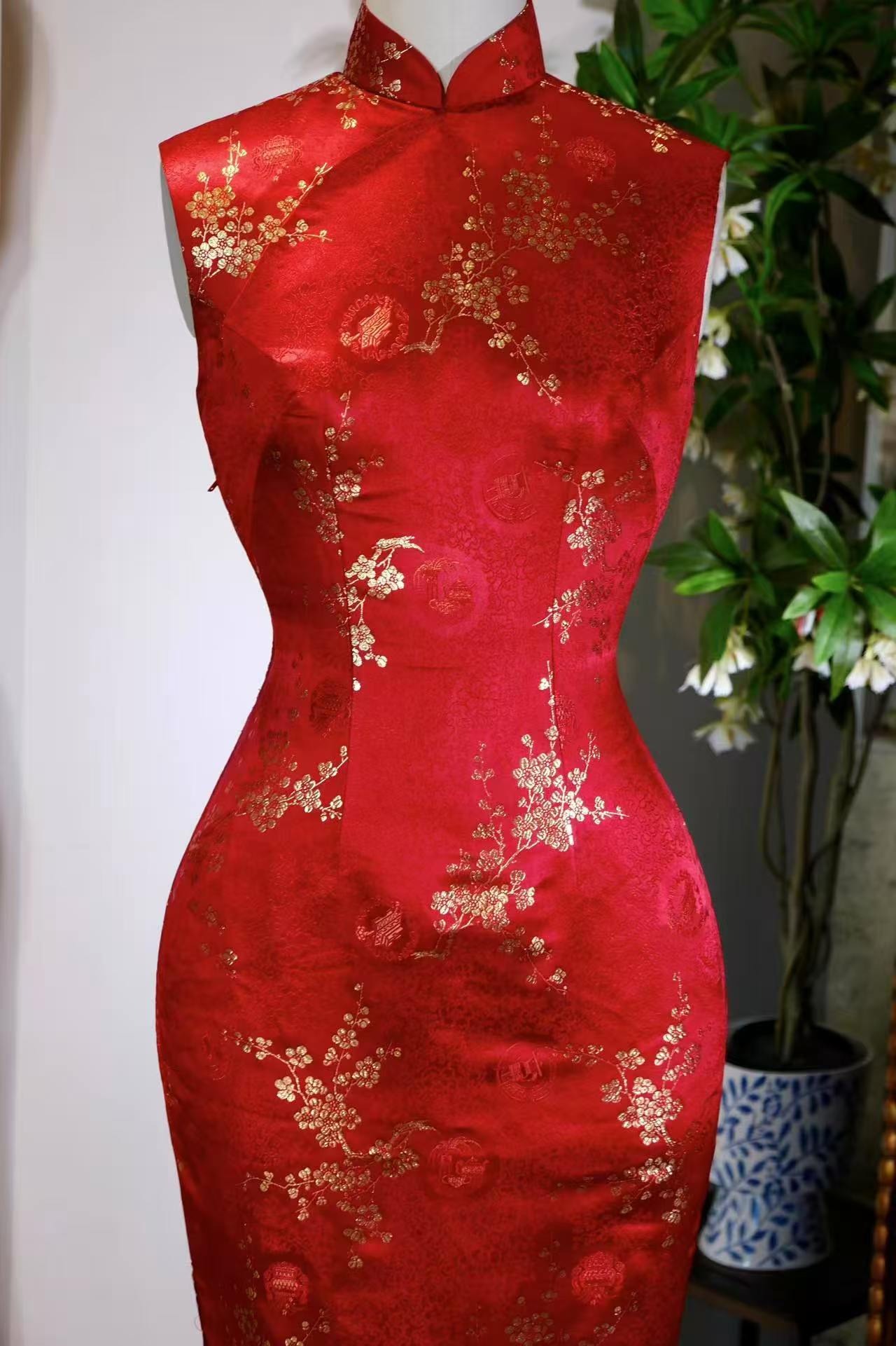 60年代 - 锦瑟华年——六十年代台湾汉唐织锦旗袍考释 | 1960s - Brocade of Golden Years: An Interpretation of a 1960s Taiwan "Han-Tang" Silk Brocade Qipao