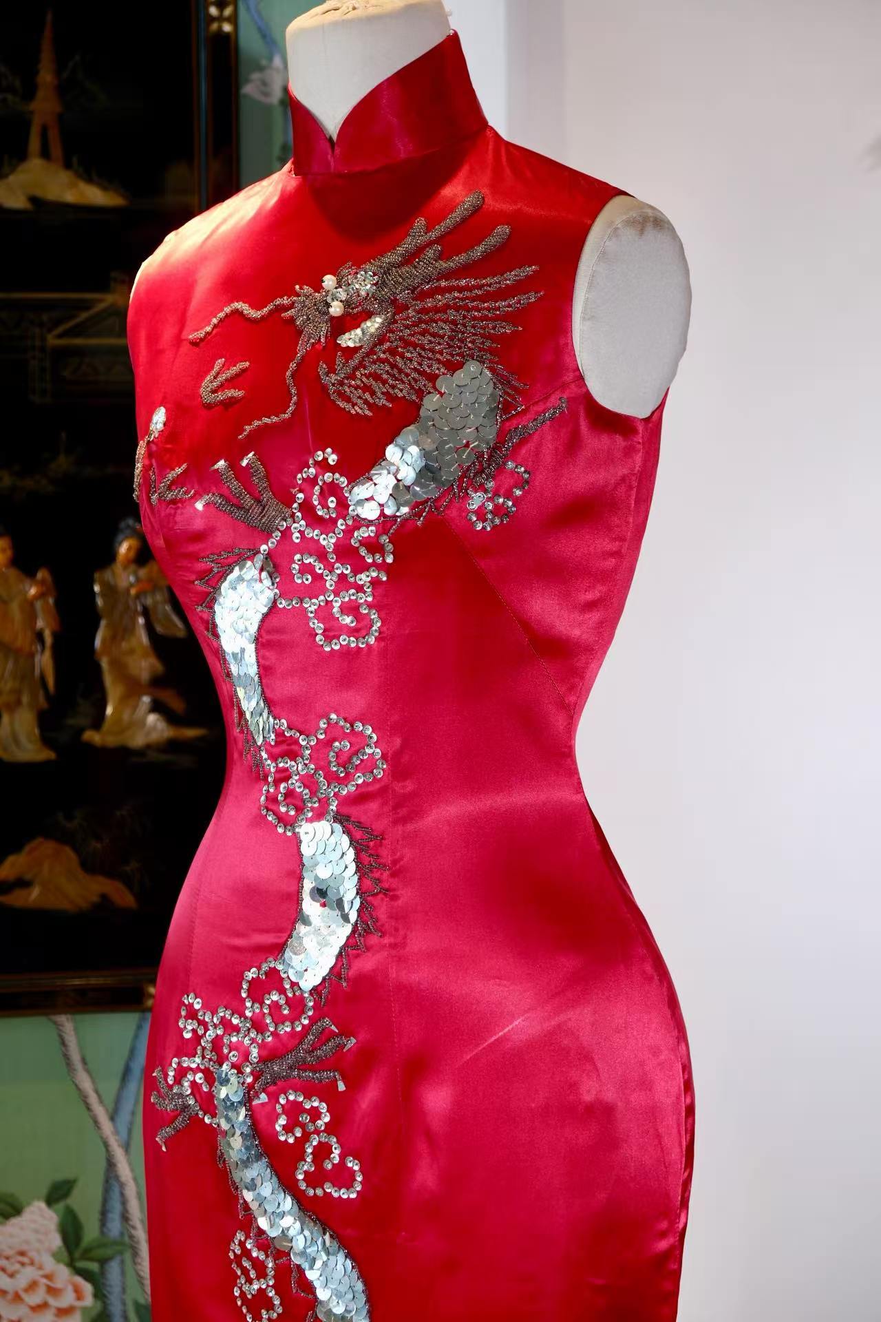 60年代 - 台北华美旗袍：红缎银龙亮片高级定制 | 1960s - Vintage 1960s Taiwan High Society Qipao: Crimson Satin & Silver Sequin Dragon Motif