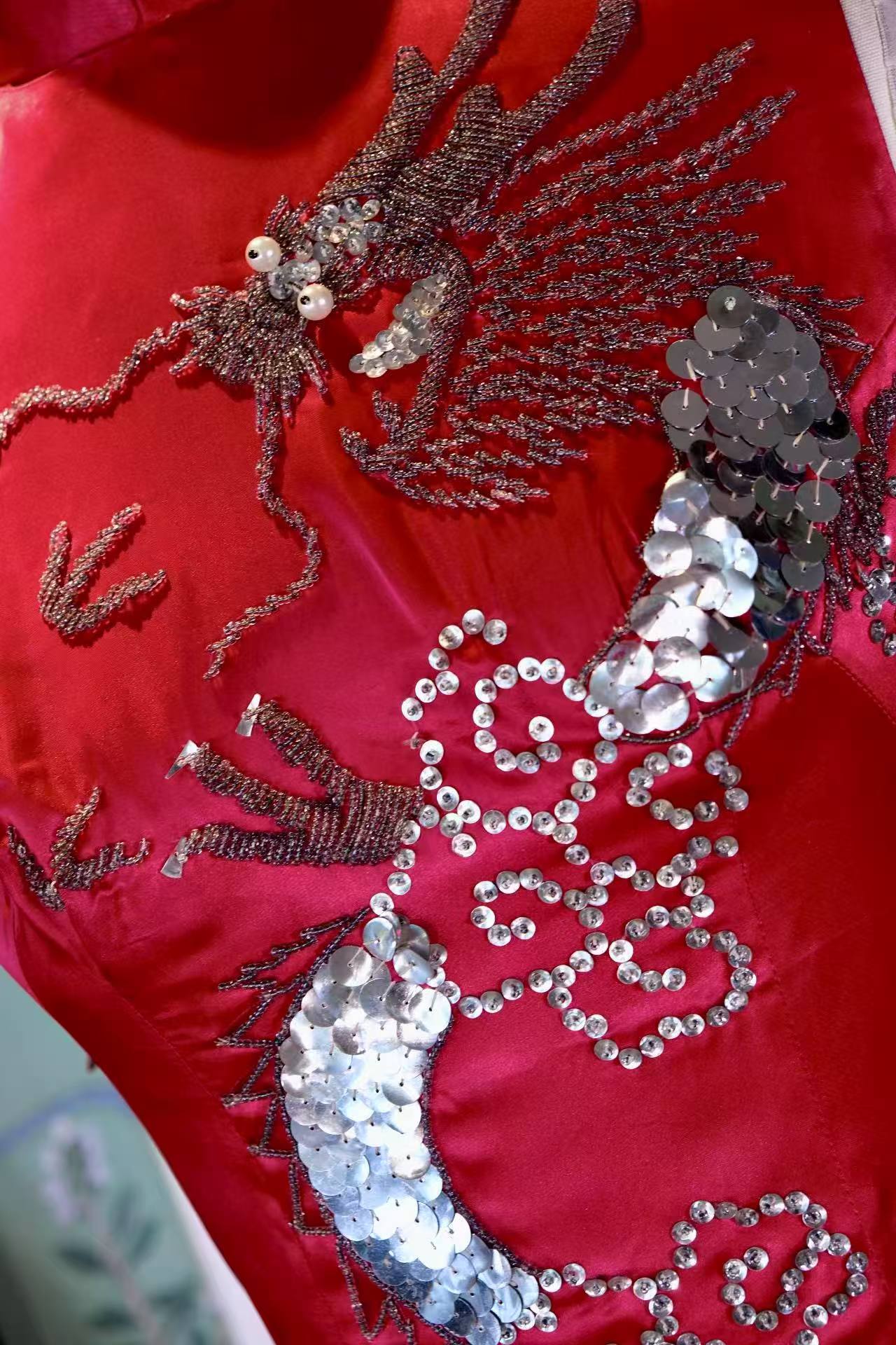 60年代 - 台北华美旗袍：红缎银龙亮片高级定制 | 1960s - Vintage 1960s Taiwan High Society Qipao: Crimson Satin & Silver Sequin Dragon Motif