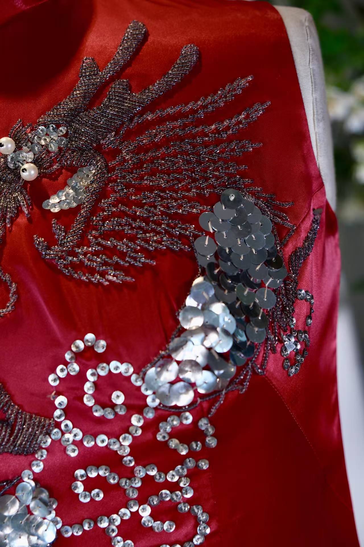 60年代 - 台北华美旗袍：红缎银龙亮片高级定制 | 1960s - Vintage 1960s Taiwan High Society Qipao: Crimson Satin & Silver Sequin Dragon Motif