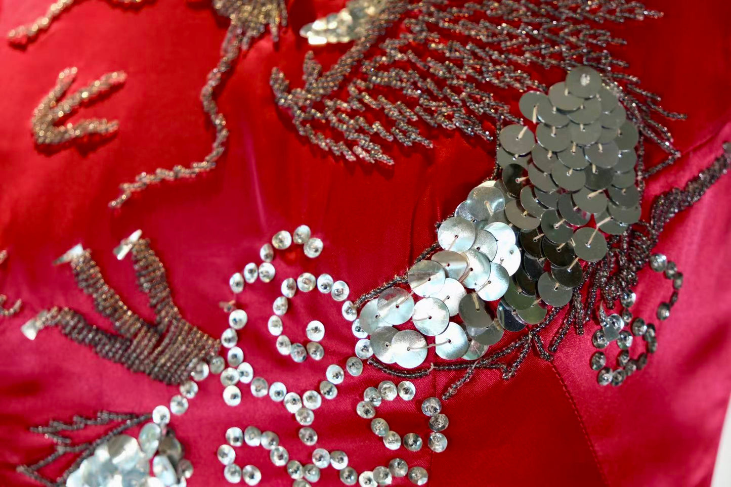 60年代 - 台北华美旗袍：红缎银龙亮片高级定制 | 1960s - Vintage 1960s Taiwan High Society Qipao: Crimson Satin & Silver Sequin Dragon Motif