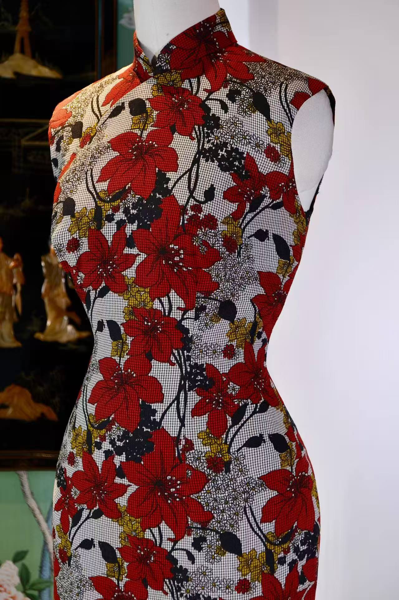 60年代 - 花影摇曳六十年代，一针一线皆是传奇 | 1960s - Flowers Swaying in the 1960s: Every Stitch a Legend