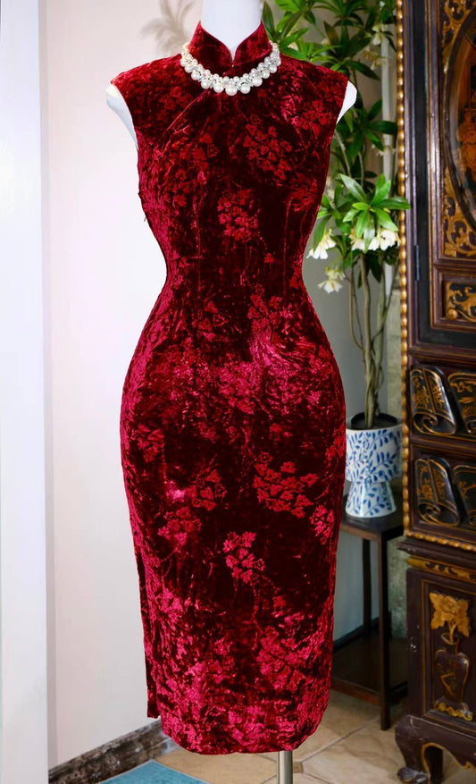 60年代 - 一件丝绒压花旗袍里的六十年代旧梦 | 1960s - A 1960s Dream Woven in Embossed Velvet