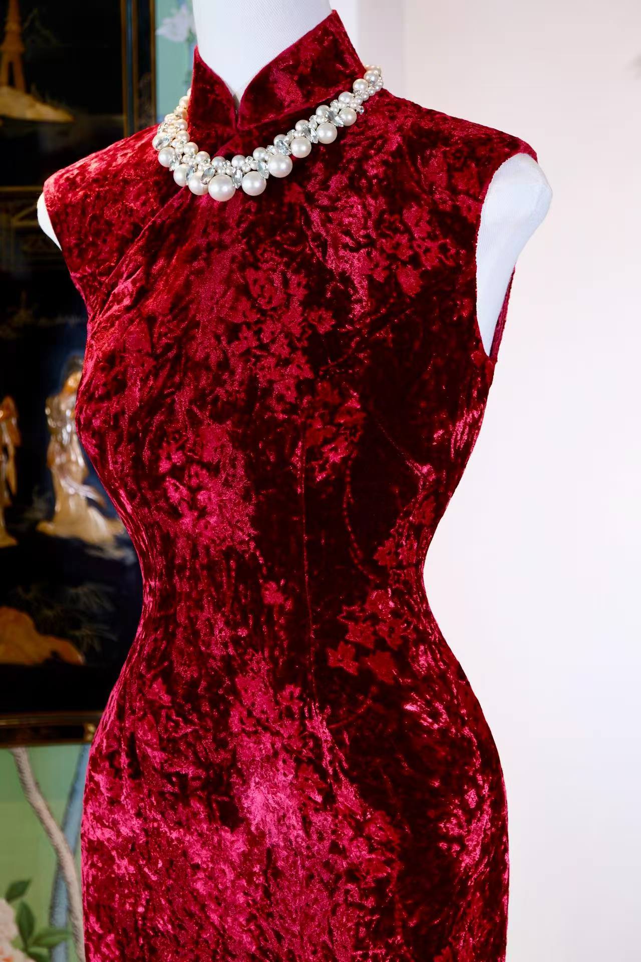 60年代 - 一件丝绒压花旗袍里的六十年代旧梦 | 1960s - A 1960s Dream Woven in Embossed Velvet