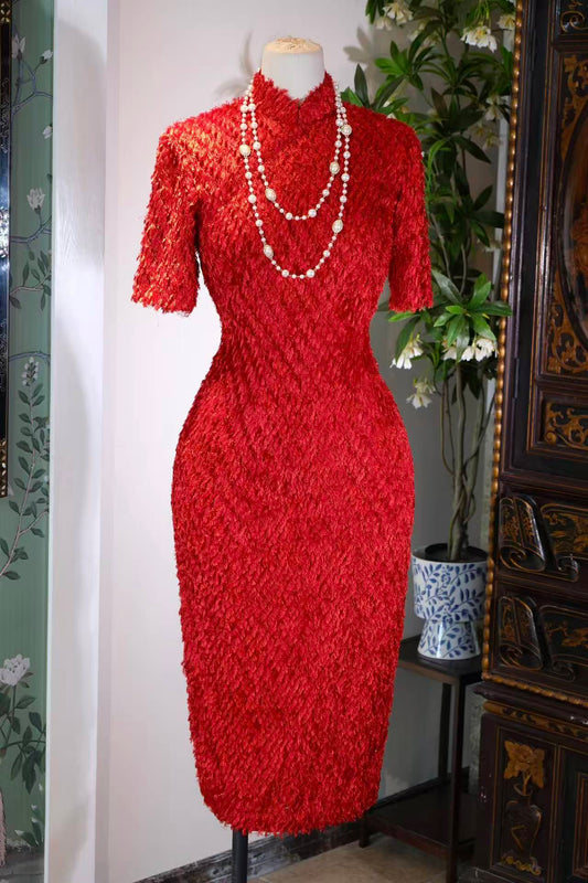 60年代 - 赤焰流金：一件六十年代意港合璧的古董旗袍 | 1960s - Crimson Flame and Flowing Gold: A 1960s Sino-Italian Vintage Qipao
