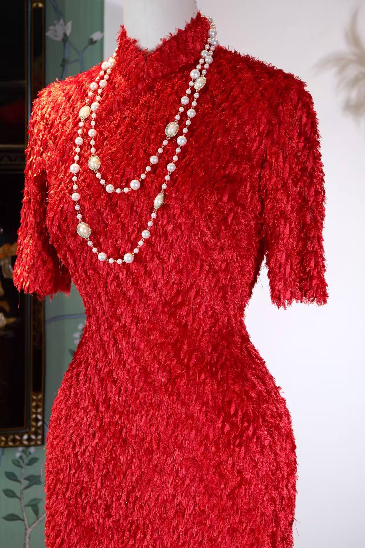 60年代 - 赤焰流金：一件六十年代意港合璧的古董旗袍 | 1960s - Crimson Flame and Flowing Gold: A 1960s Sino-Italian Vintage Qipao