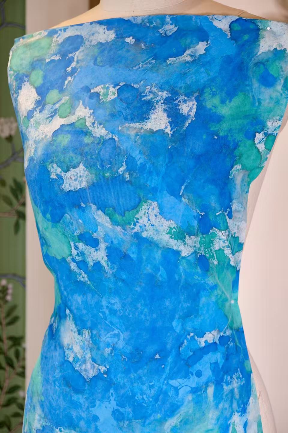 布料名 - 深海回响：湛蓝与薄荷绿交织的泼墨意象真丝绸 | Fabric Name - Deep Sea Echoes: Abstract Splash-Ink Silk Satin in Azure and Mint Verdance
