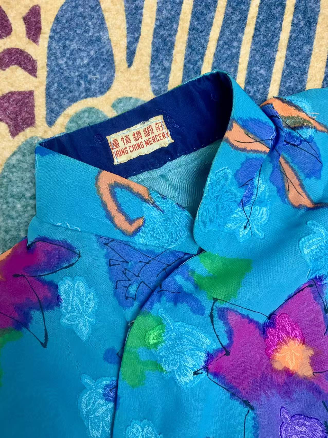 60年代 - 蓝底繁花：鐘情綢緞莊的童趣织梦 | 1960s - Flora on Azure: A Whimsical Dream from Chung Ching Mercery