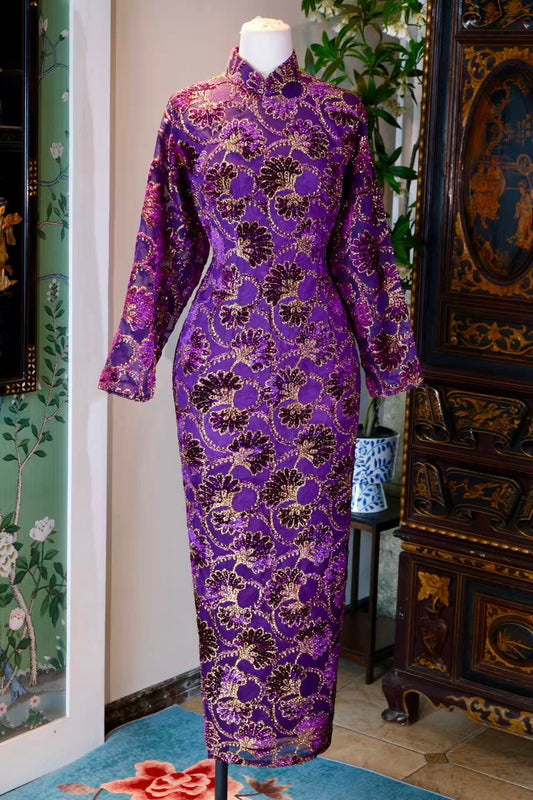 60年代 - 紫韵流金：一件六十年代古董旗袍的跨洋叙事 | 1960s - Purple Rhythm and Flowing Gold: The Transoceanic Narrative of a 1960s Antique Qipao